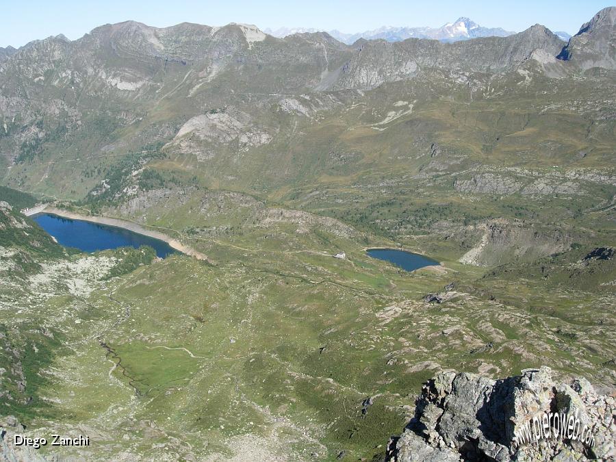 5-La conca del Calvi dal Monte Madonnino.JPG